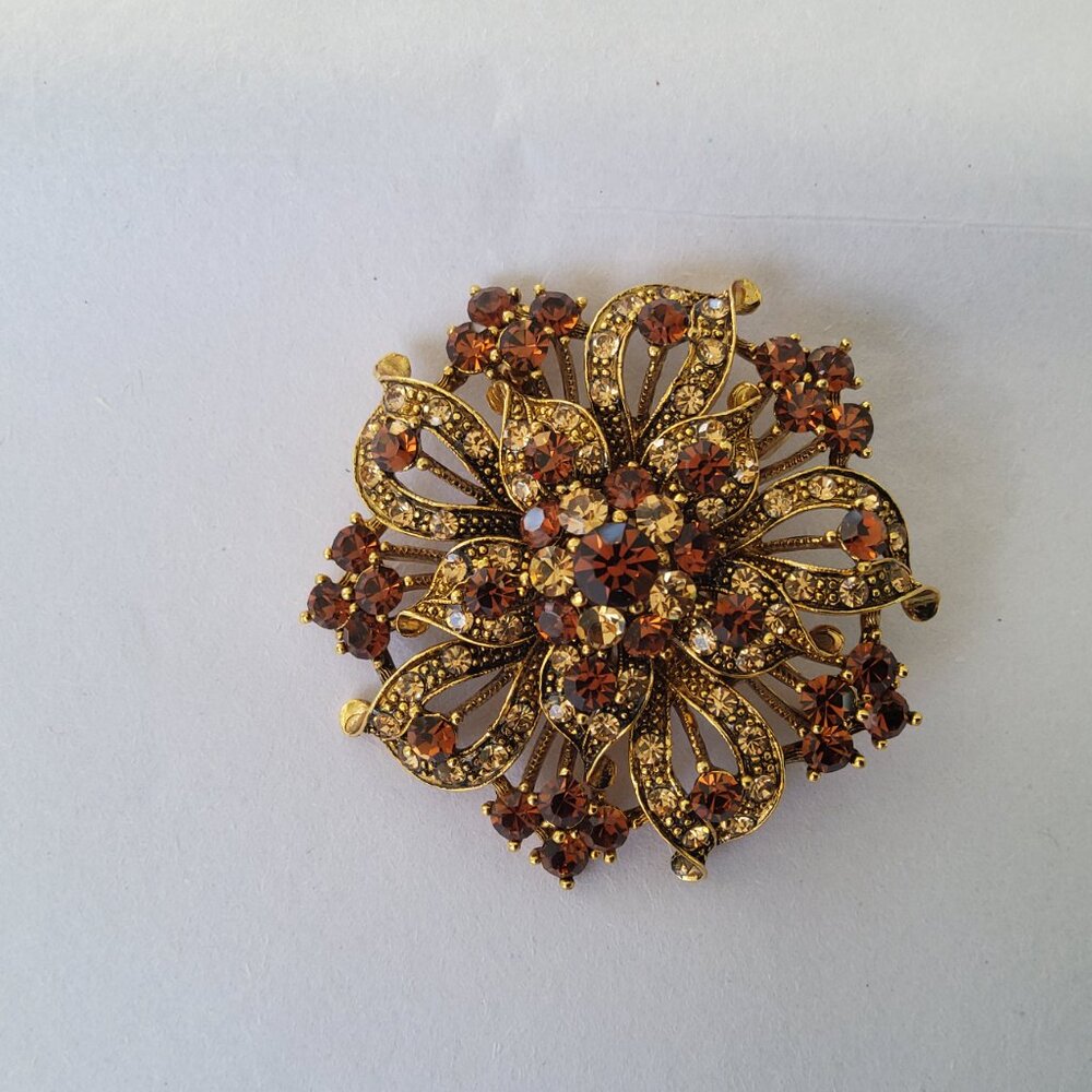 Vintage Brooch with Rhinestones - Picture 2 of 8